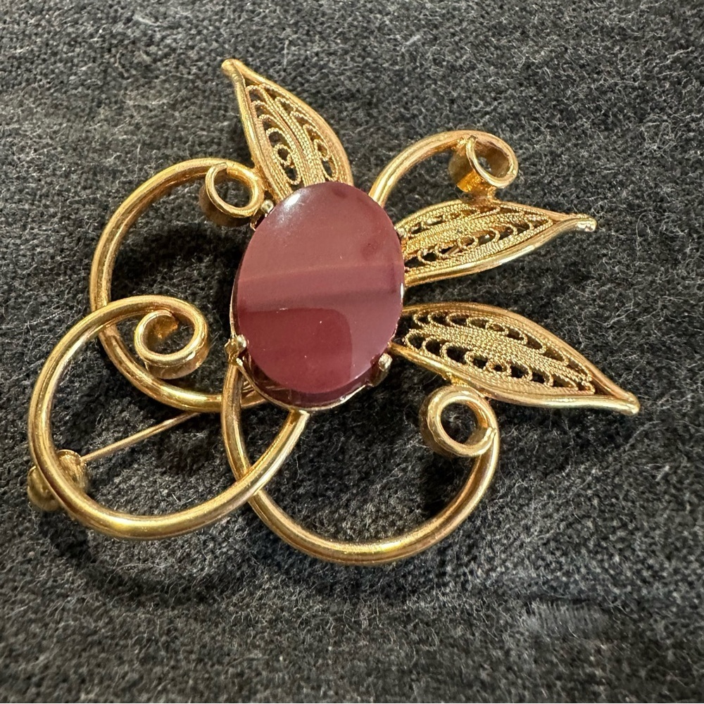 Vintage Filigree Gold Colored Floral Brooch With Plum Stone Center - Picture 2 of 5